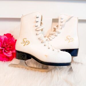 ▪️ 4/$25- CCM Pirouette SP‎ Figure Skates